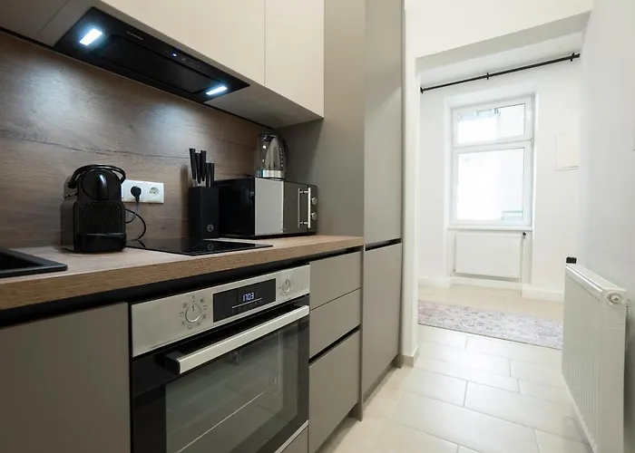 Appartement Modern With A Balcony Near Belvedere Wenen