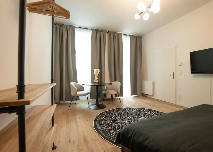 Modern With A Balcony Near Belvedere Appartement *