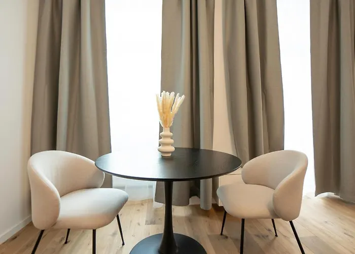 Appartement Modern With A Balcony Near Belvedere Wenen