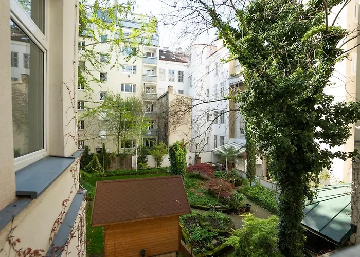 Modern With A Balcony Near Belvedere *